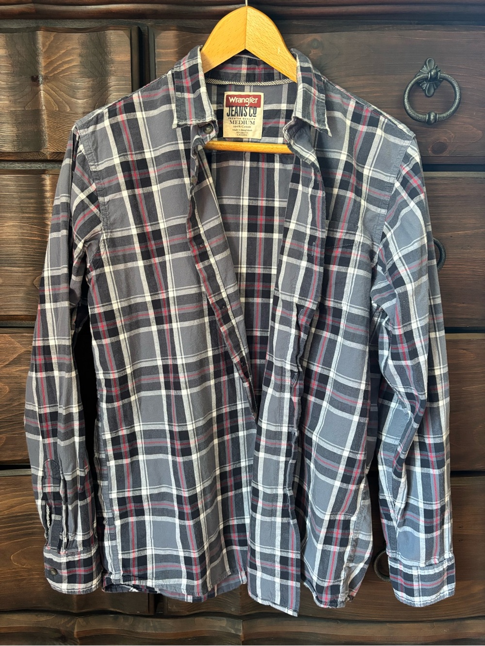 Wrangler Men’s Flannel / Plaid Button up, 100% Cotton, Size Medium